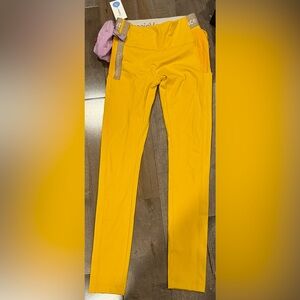 NWT Outdoor Voices leggings-Cider color with removable pouch-xs